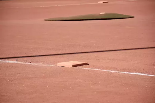 המדע שמאחורי מכניקת זריקה בשדה בייסבול